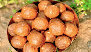 Hetha Gond Laddus. Ladoos of Dink or Gondh Atta Ghee which are healthy snacks.